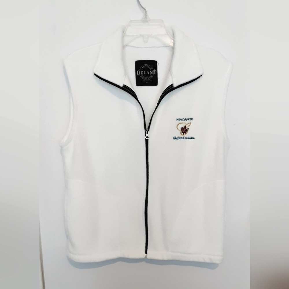 Delane' Canada soft Vest with pockets and "Vancouver" embroidery